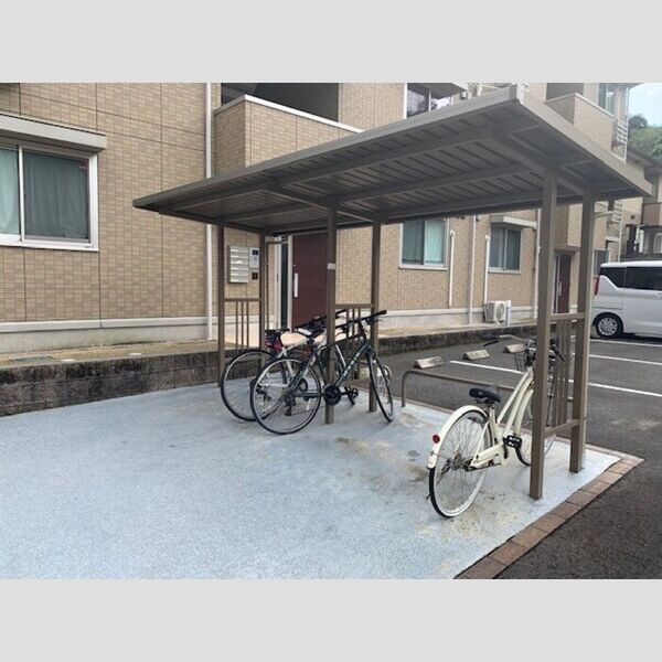 現地周辺 (駐輪場)