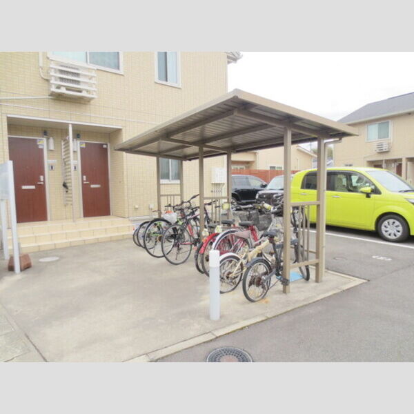 現地周辺 (駐輪場)