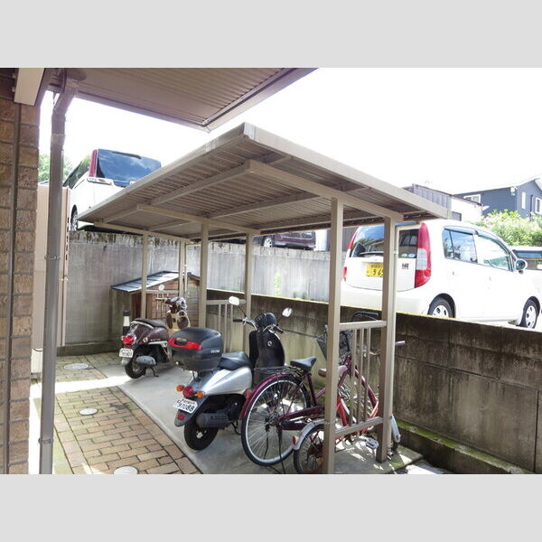 現地周辺 (駐輪場)