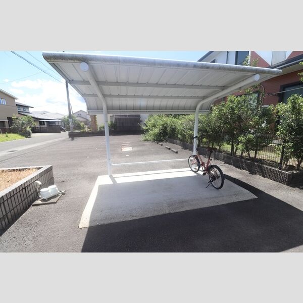 現地周辺 (駐輪場)