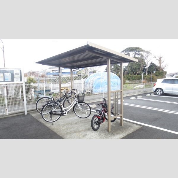 現地周辺 (駐輪場)