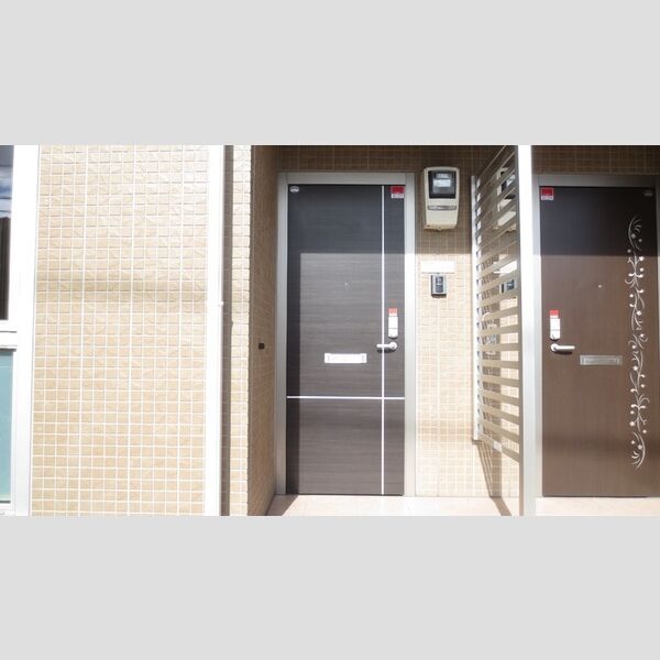 エントランス (101　エントラス)