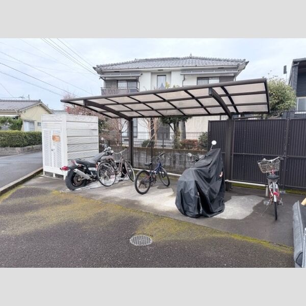 現地周辺 (駐輪場)