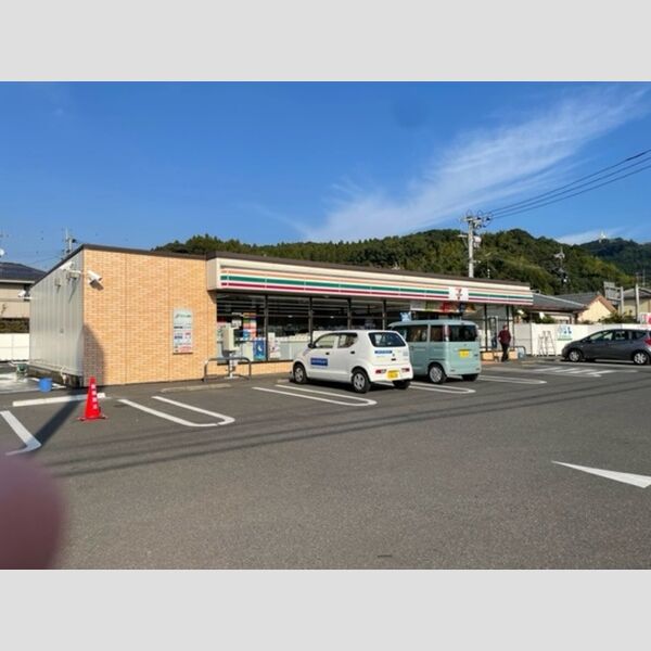 現地周辺 (セブンイレブン国分中央1丁目店(570m))