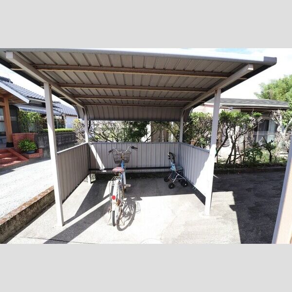 現地周辺 (駐輪場)