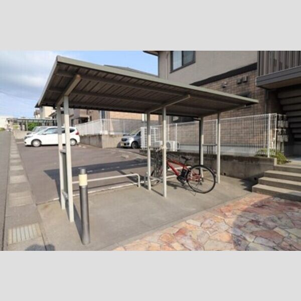 現地周辺 (駐輪場)