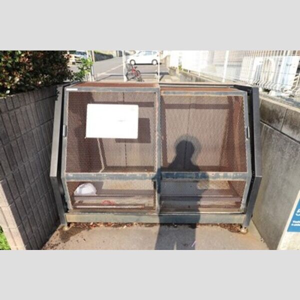 現地周辺 (アパート専用ゴミステーション)