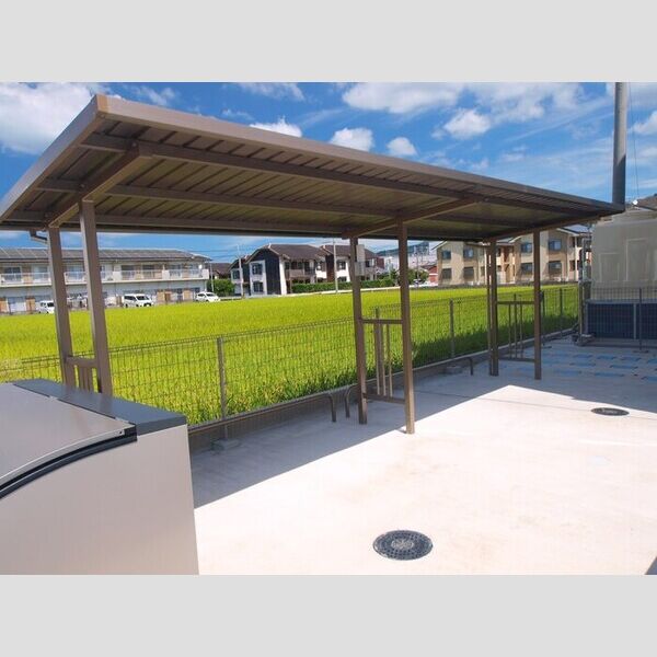 現地周辺 (駐輪場)