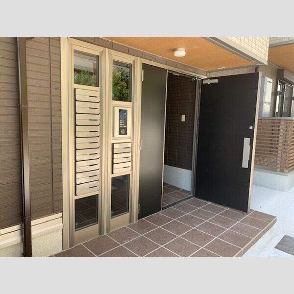 エントランス (エントランス)