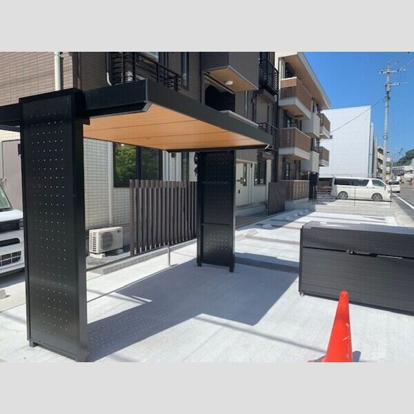 現地周辺 (駐輪場)