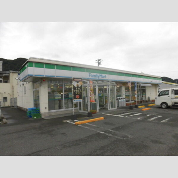 現地周辺 (ファミリーマート国分敷根店 258m)