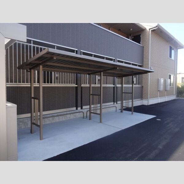 現地周辺 (B棟　駐輪場)