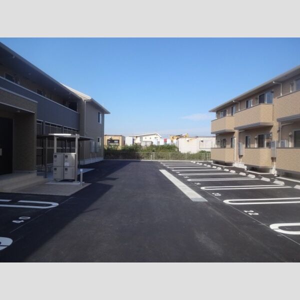 駐車場 (B棟　駐車場)