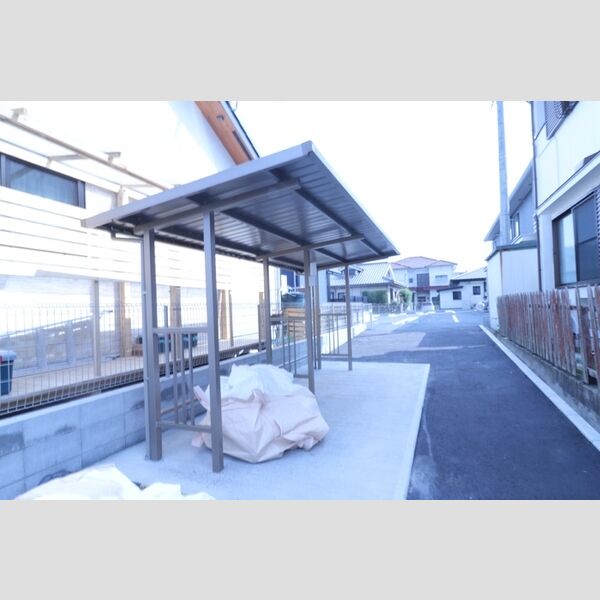 現地周辺 (駐輪場)