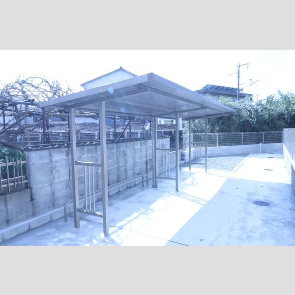 現地周辺 (駐輪場)