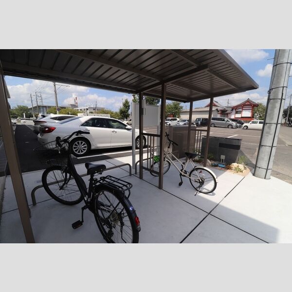 現地周辺 (駐輪場)