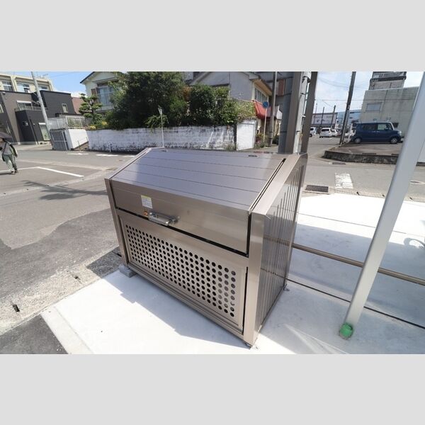 現地周辺 (ゴミ置き場)