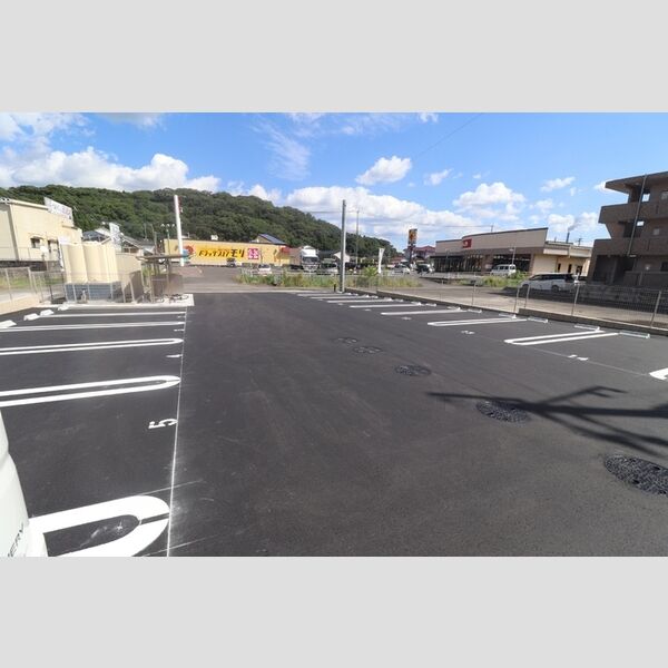 駐車場 (Avenir宮内町Ⅱ 駐車場)