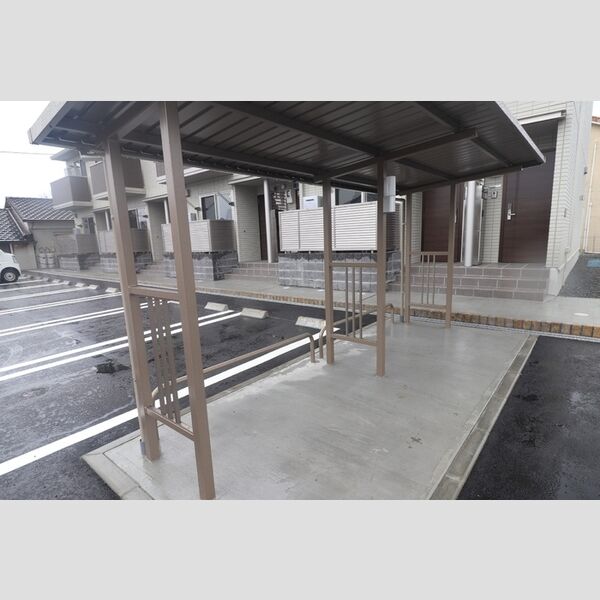 現地周辺 (駐輪場)