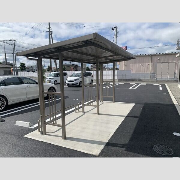 現地周辺 (駐輪場)