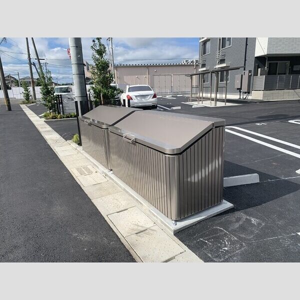 現地周辺 (ゴミ置場)