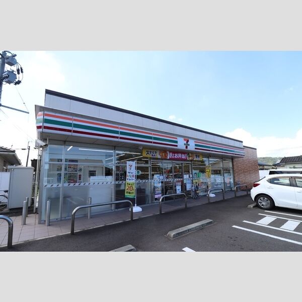現地周辺 (セブンイレブン薩摩川内泰平寺前店　377m)