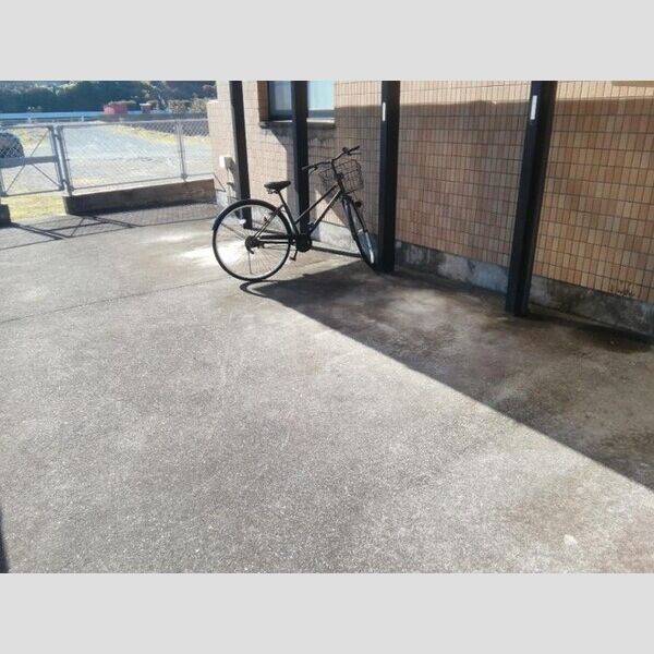 現地周辺 (駐輪場)