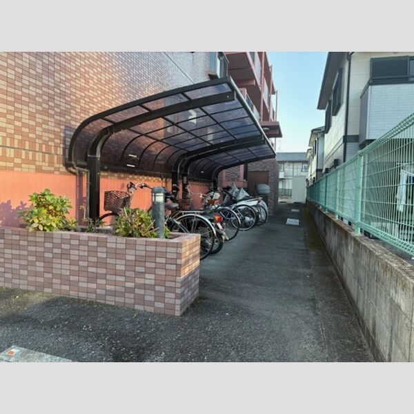 現地周辺 (駐輪場)