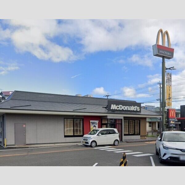 現地周辺 (マクドナルド出水店　424m)