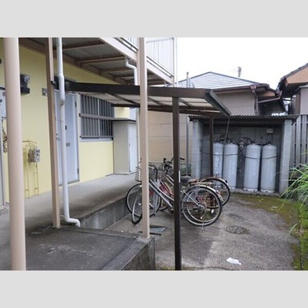 現地周辺 (駐輪場)
