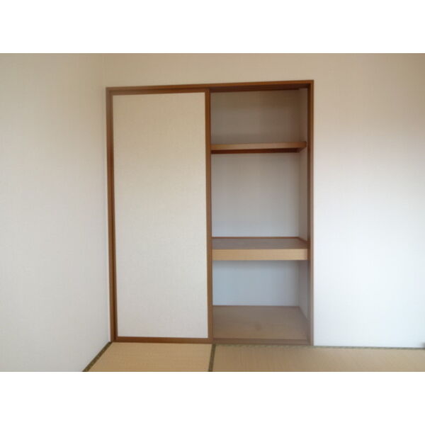 収納 (202押入れ)