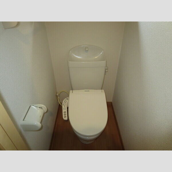 トイレ (トイレ　103)