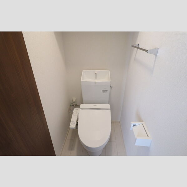 トイレ (102　温水洗浄暖房便座)