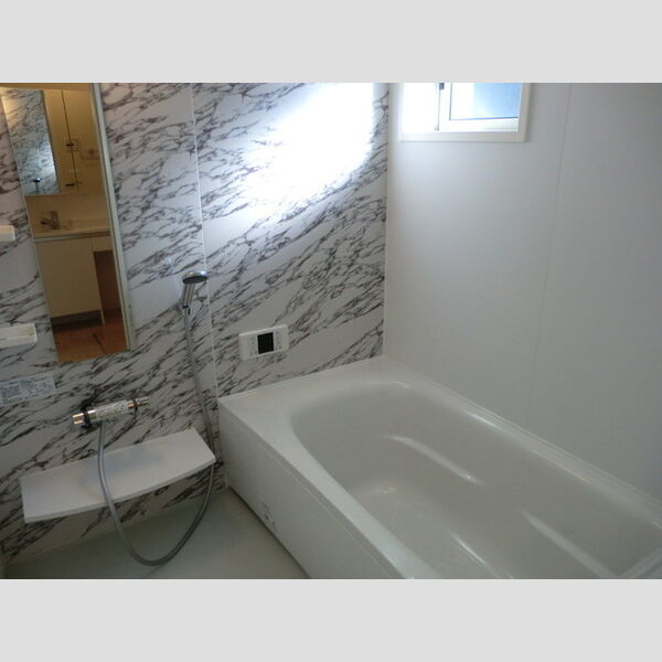 バス (201　浴室)