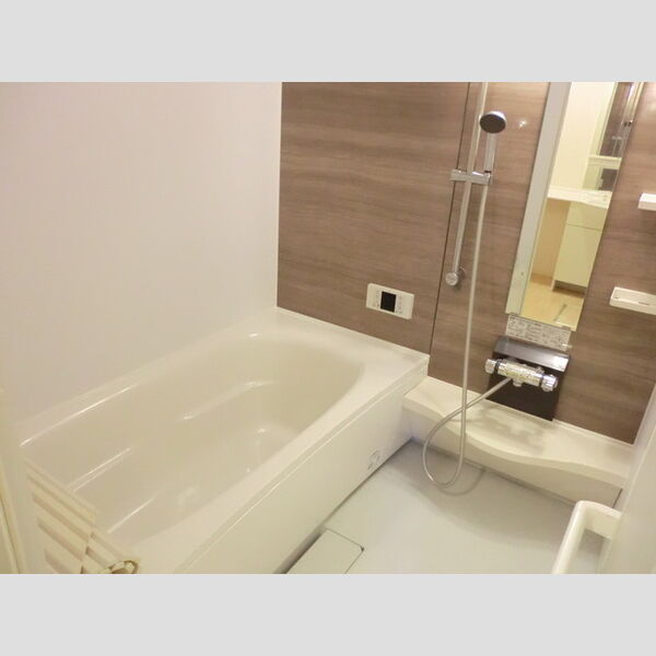 バス (102　浴室)