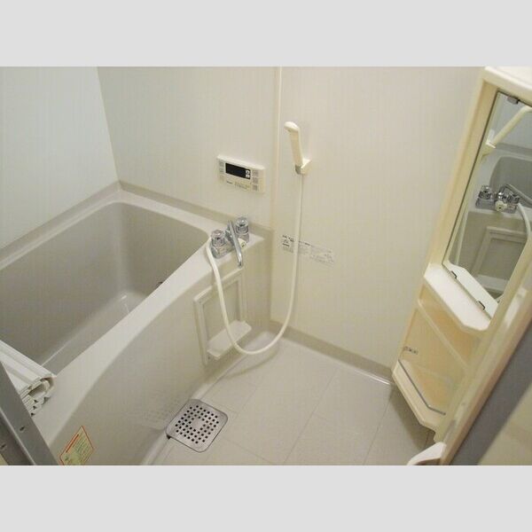 バス (201　浴室)