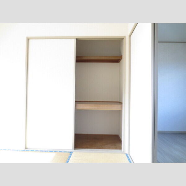 収納 (和室物入 205)