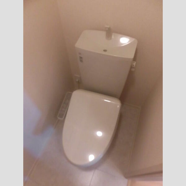 トイレ (温水洗浄暖房便座　206)