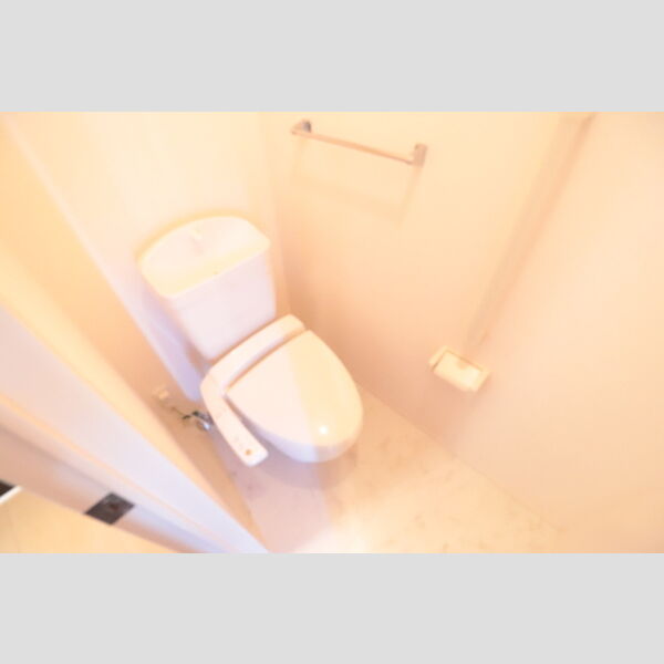 トイレ (トイレ)