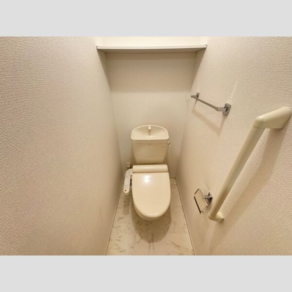 トイレ (A101　温水洗浄暖房便座)