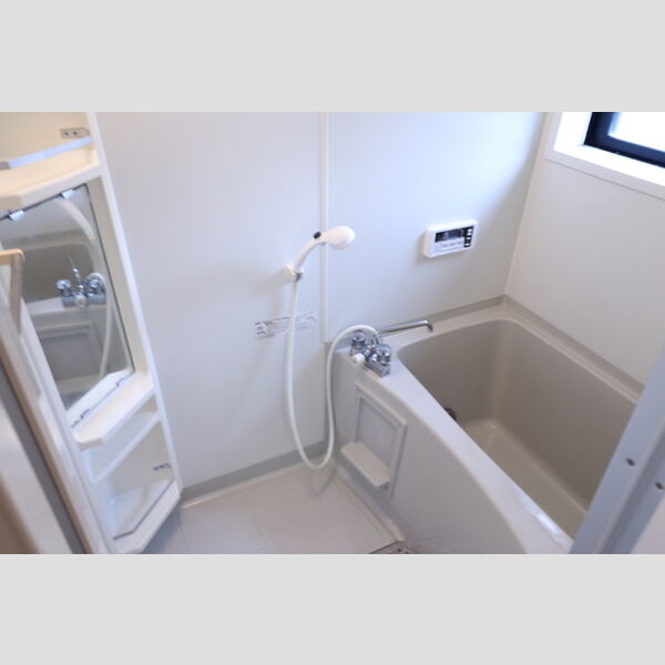 バス (201　浴室)