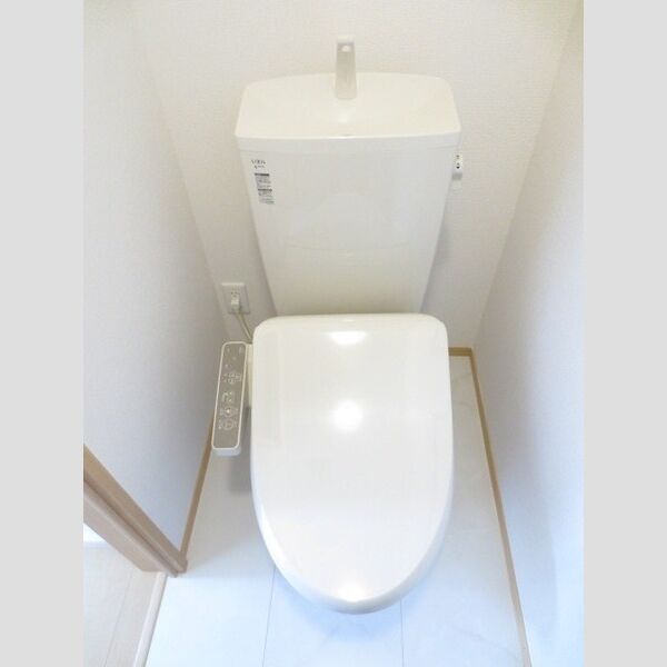 トイレ (102　温水洗浄暖房便座)