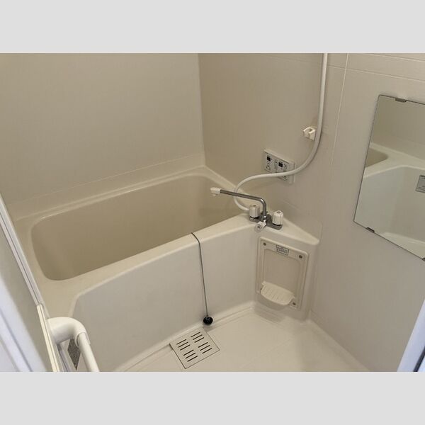 バス (B102　浴室)