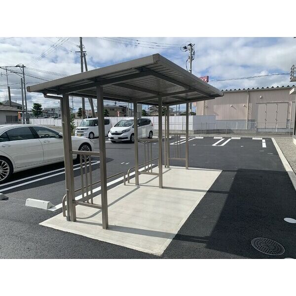 その他 (駐輪場)