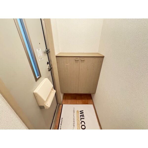 玄関 (B102 玄関)