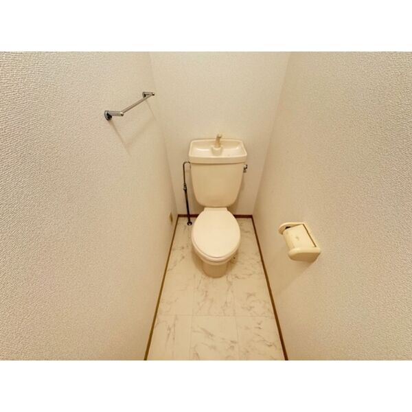 トイレ (B102 トイレ)