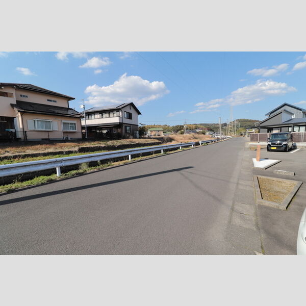 その他 (前面道路)