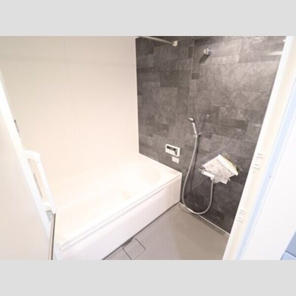 バス (301　浴室)