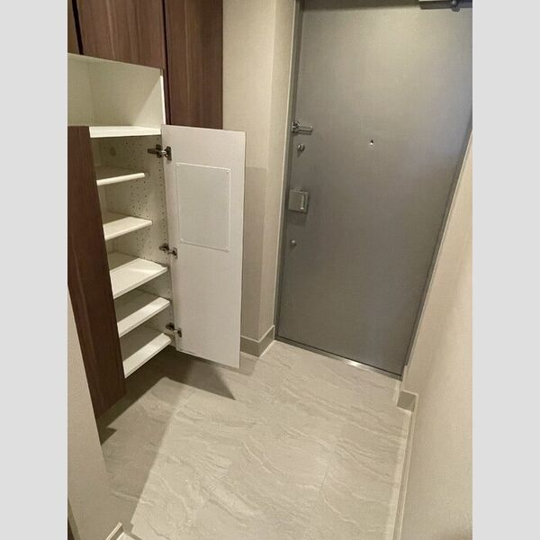玄関 (玄関)