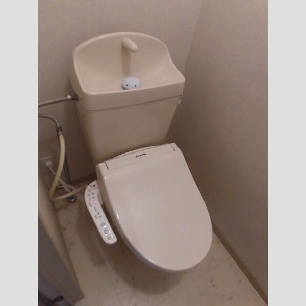 トイレ (トイレ)